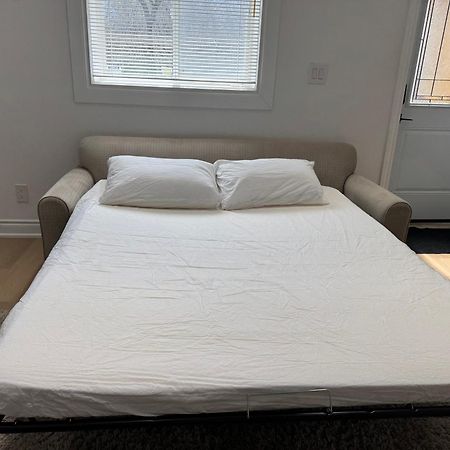Cozy, Brand-New, 2Bdr,Walkout Apt, Free Parking Richmond Hill Dış mekan fotoğraf