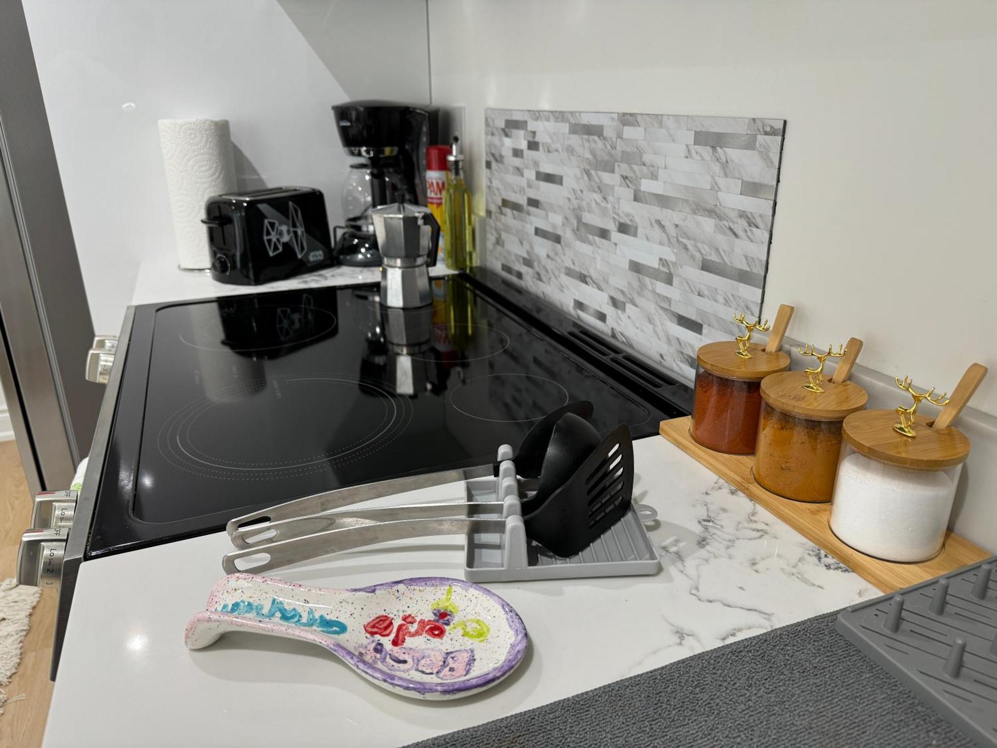 Cozy, Brand-New, 2Bdr,Walkout Apt, Free Parking Richmond Hill Dış mekan fotoğraf