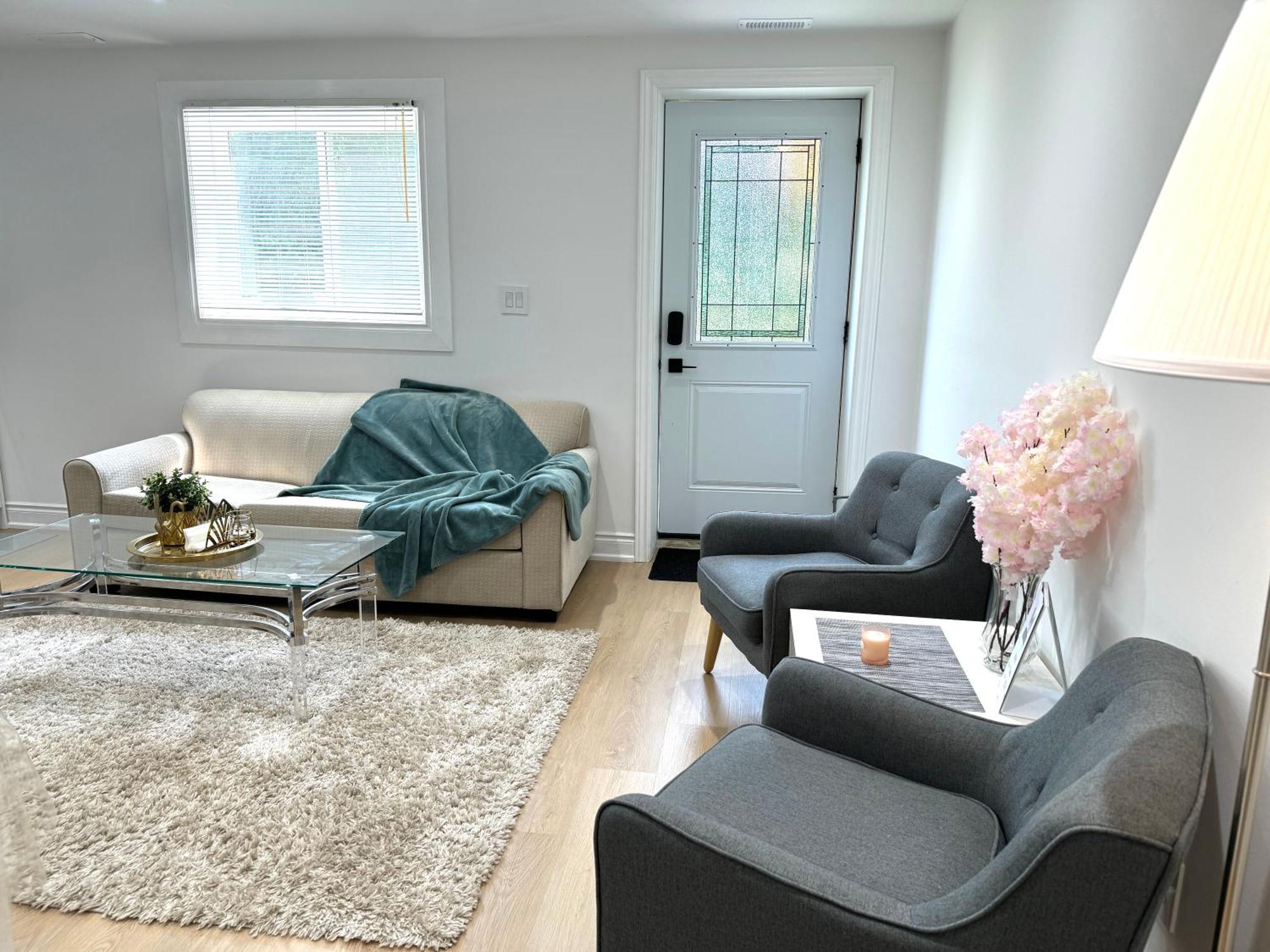 Cozy, Brand-New, 2Bdr,Walkout Apt, Free Parking Richmond Hill Dış mekan fotoğraf