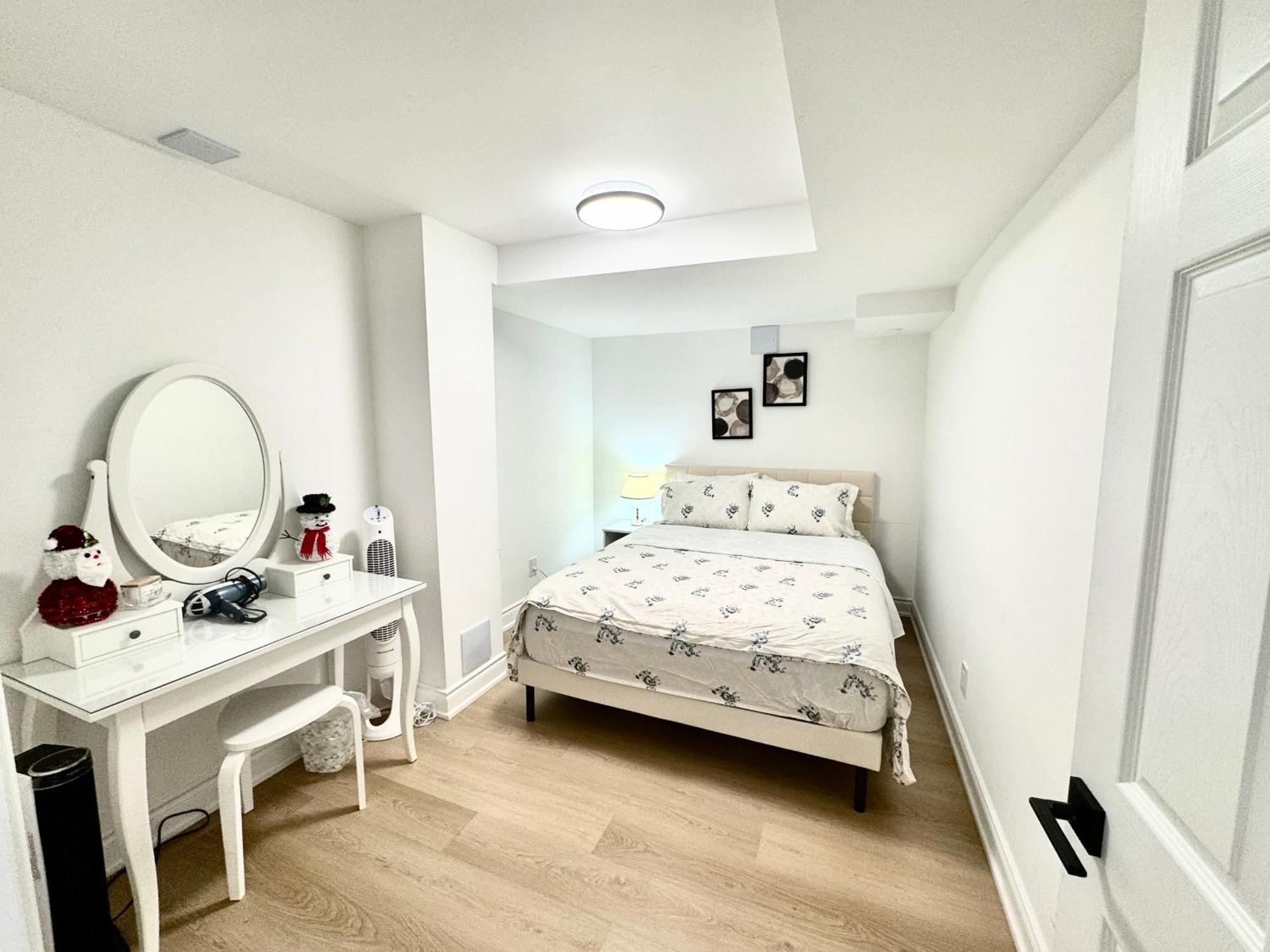 Cozy, Brand-New, 2Bdr,Walkout Apt, Free Parking Richmond Hill Dış mekan fotoğraf